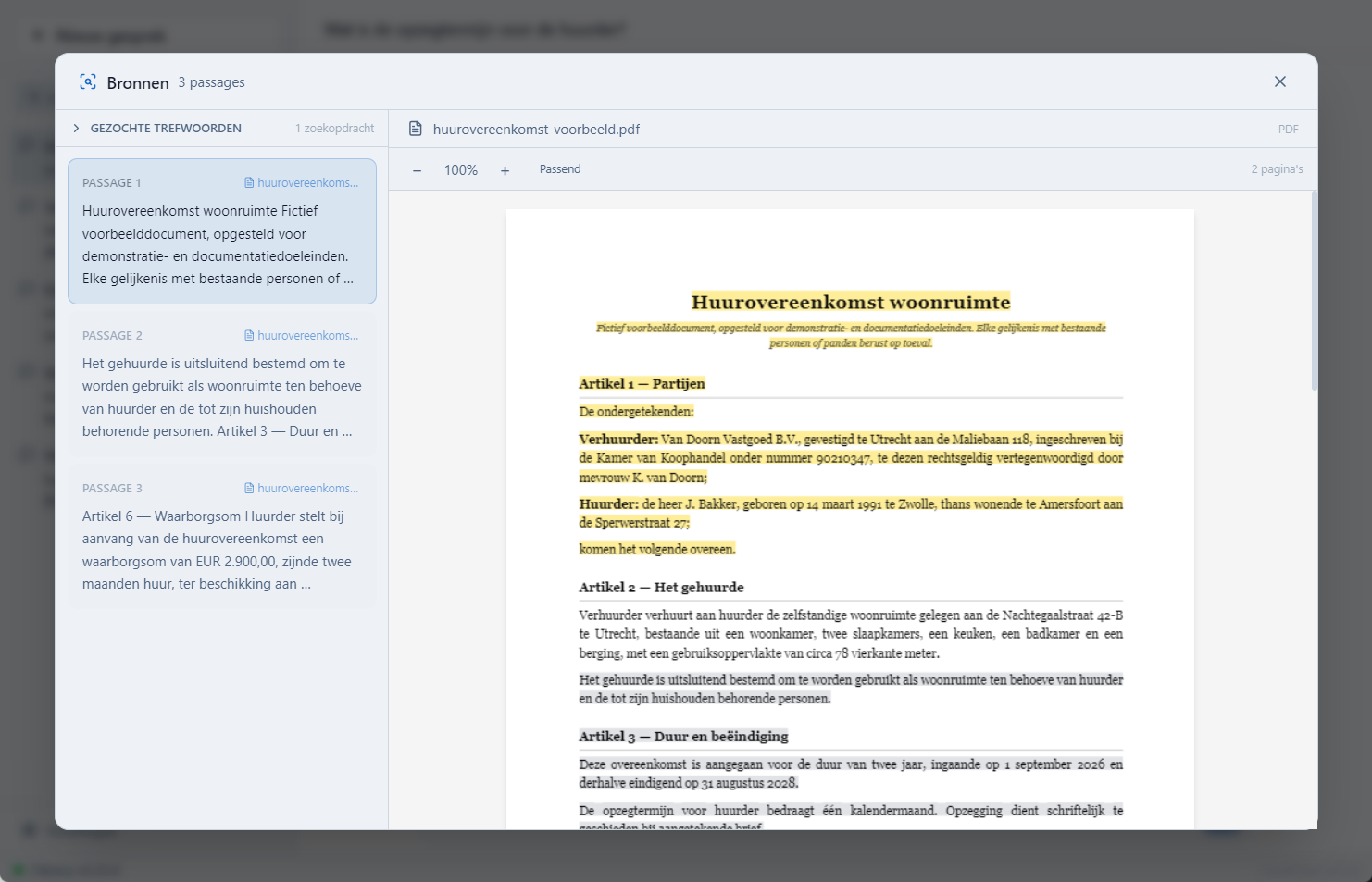 Het bronnenvenster met links de gevonden passages en rechts het document met gele markeringen